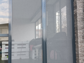 So sieťovinou petscreen